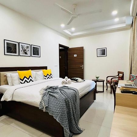 Bluo Studio5 Golf Course Road - Gym, Terrace Garden Gurgaon Eksteriør bilde