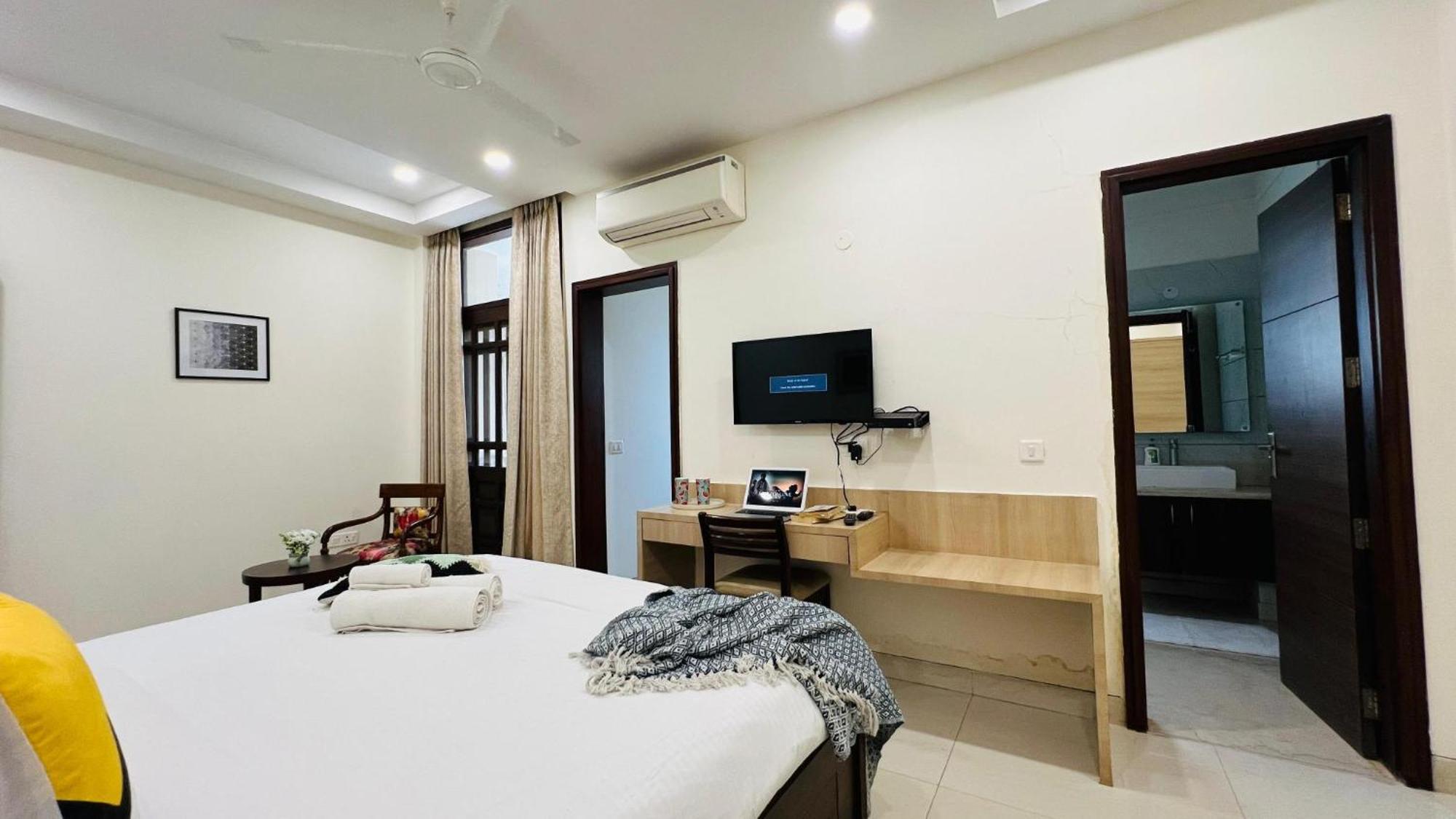 Bluo Studio5 Golf Course Road - Gym, Terrace Garden Gurgaon Eksteriør bilde