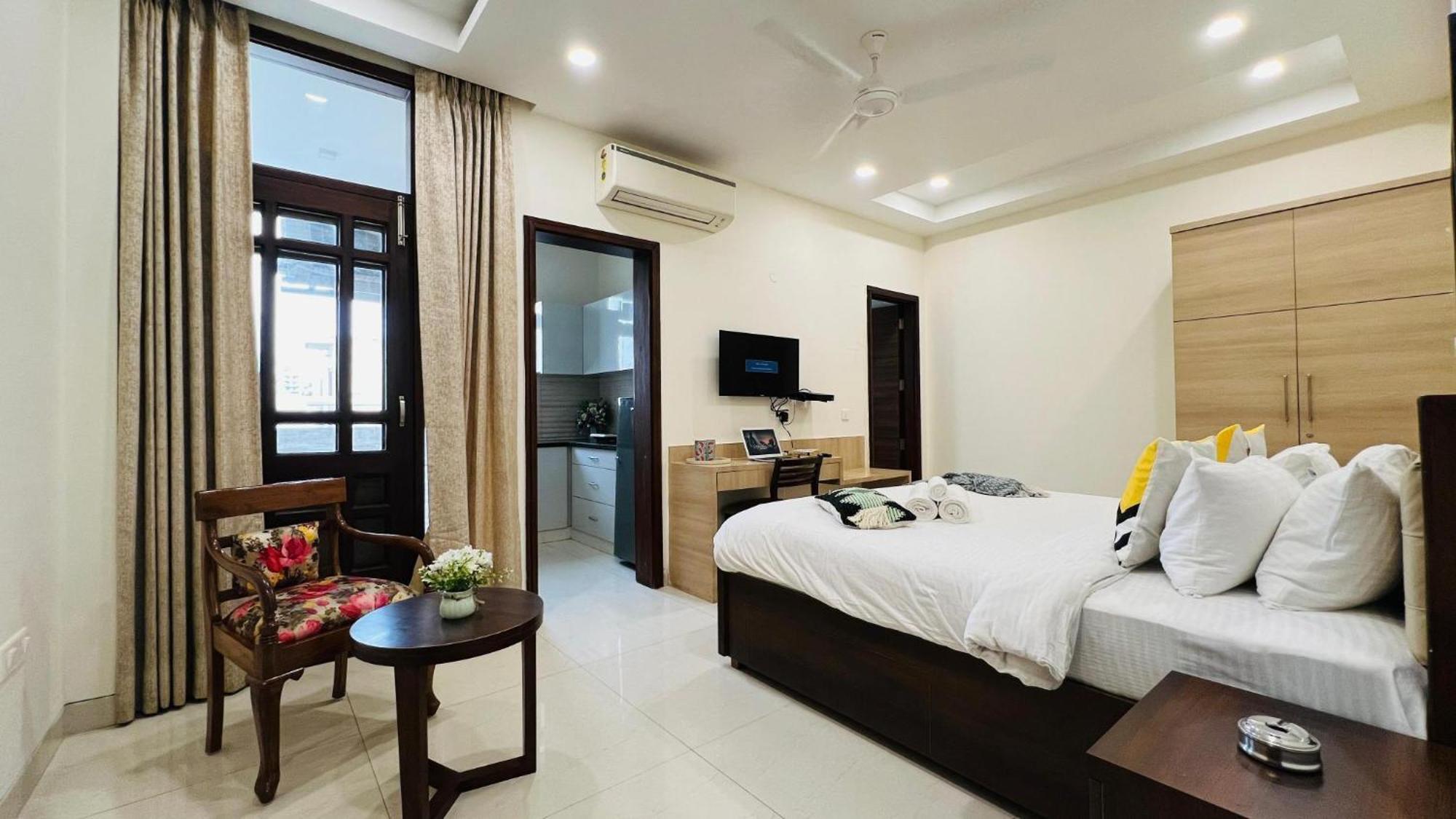 Bluo Studio5 Golf Course Road - Gym, Terrace Garden Gurgaon Eksteriør bilde
